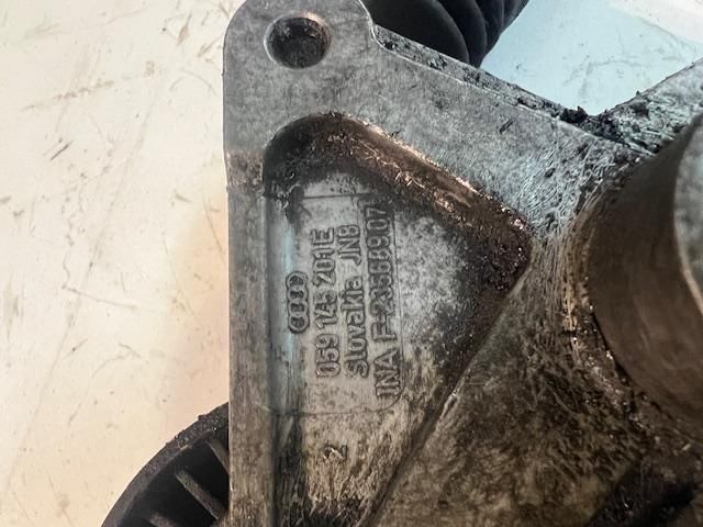 bontott AUDI Q7 Szíjfeszítő Görgő