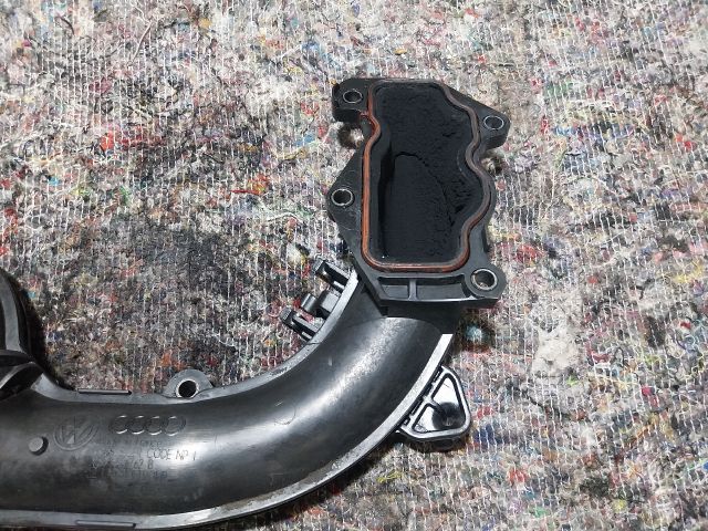 bontott AUDI Q7 Szívó Cső