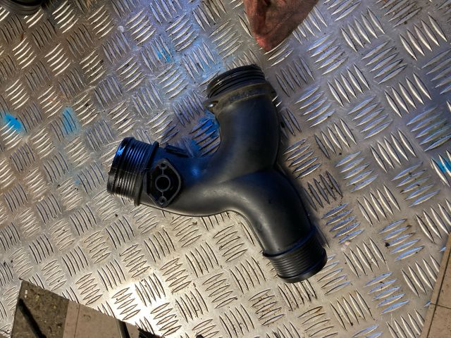 bontott AUDI Q7 Turbócső