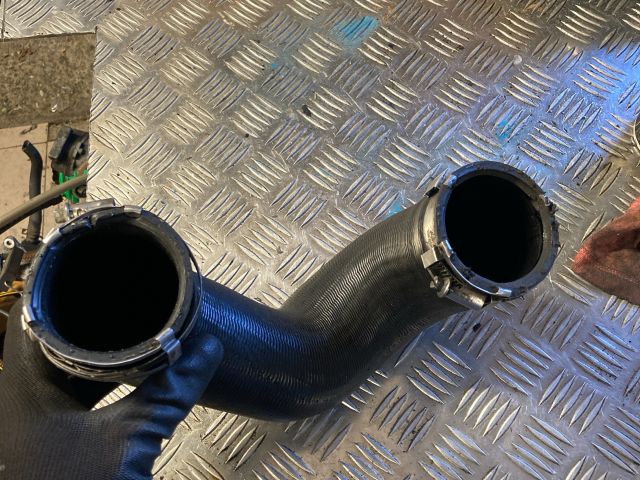 bontott AUDI Q7 Turbócső