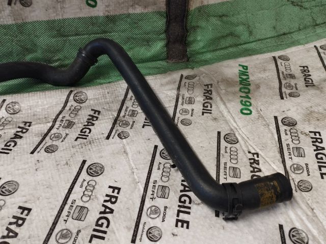 bontott AUDI Q7 Vízcső