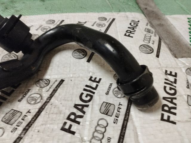 bontott AUDI Q7 Vízcső