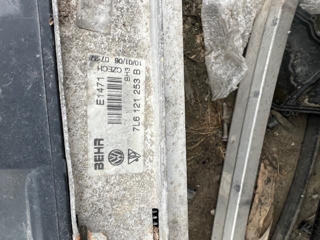 bontott AUDI Q7 Vízhűtő Radiátor (Klímás)