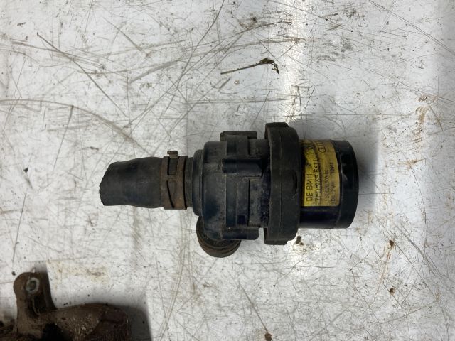 bontott AUDI Q7 Vízpumpa