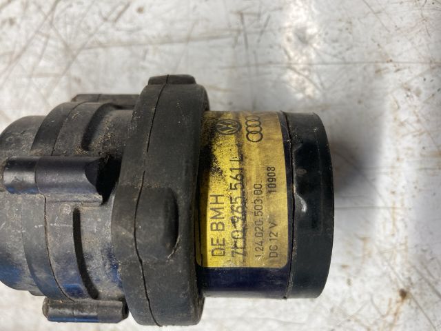 bontott AUDI Q7 Vízpumpa