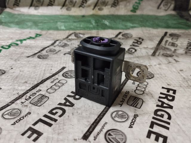 bontott AUDI Q7 Akkumulátor Relé