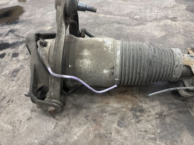 bontott AUDI Q7 Bal első Rugó