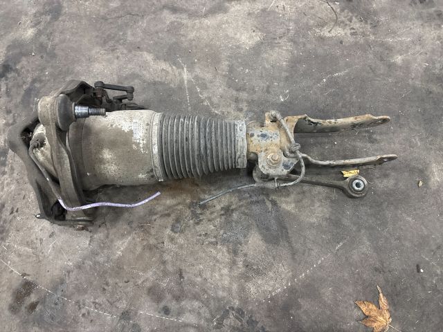 bontott AUDI Q7 Bal első Rugó