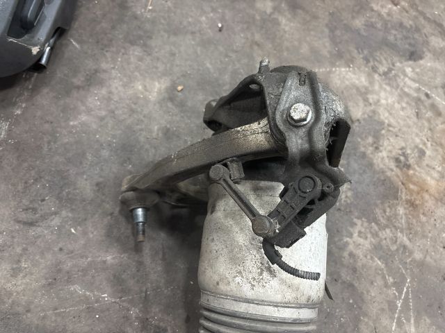 bontott AUDI Q7 Bal első Rugó