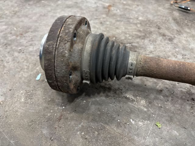 bontott AUDI Q7 Bal hátsó Féltengely