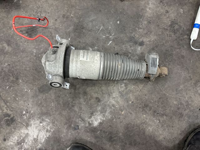 bontott AUDI Q7 Bal hátsó Rugó