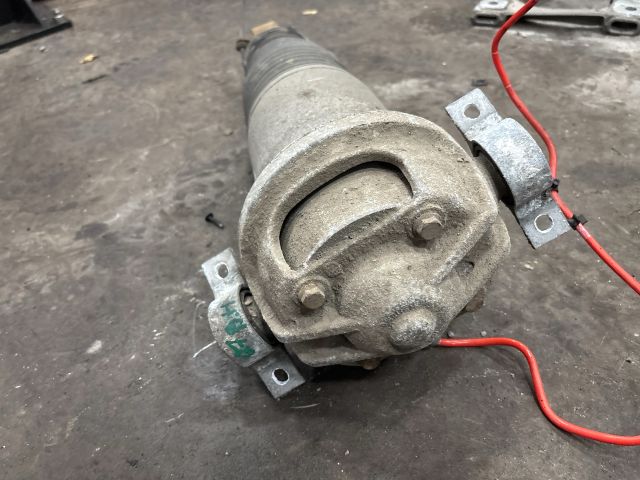 bontott AUDI Q7 Bal hátsó Rugó