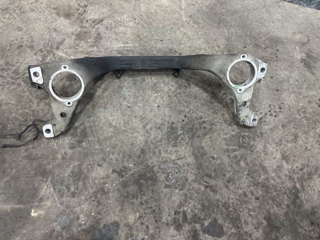 bontott AUDI Q7 Első Bölcső