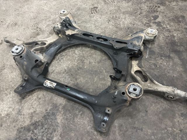 bontott AUDI Q7 Első Bölcső