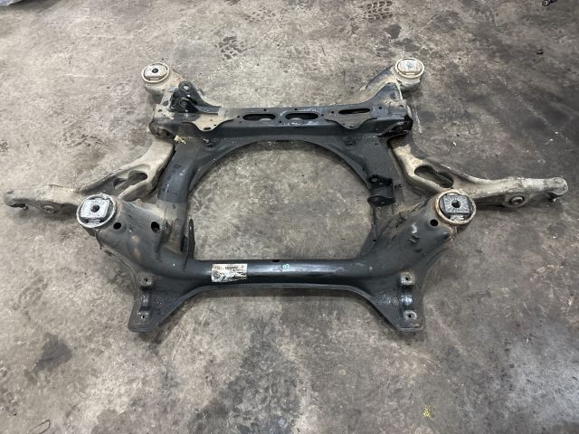 bontott AUDI Q7 Első Bölcső