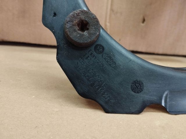 bontott AUDI Q7 Hátsó Vezérlés Burkolat