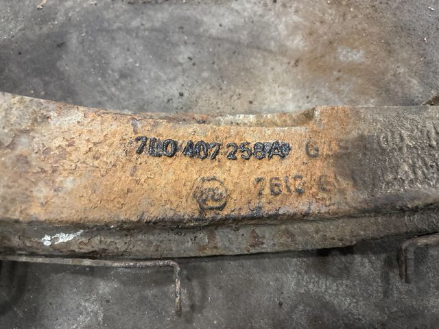 bontott AUDI Q7 Jobb első Csonkállvány Kerékaggyal