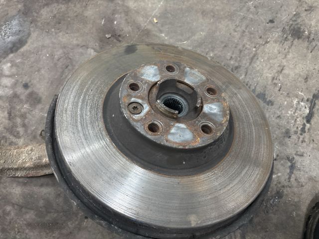 bontott AUDI Q7 Jobb első Csonkállvány Kerékaggyal