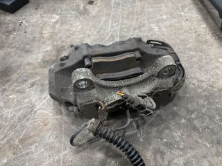 bontott AUDI Q7 Jobb hátsó Féknyereg Munkahengerrel