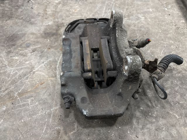 bontott AUDI Q7 Jobb hátsó Féknyereg Munkahengerrel