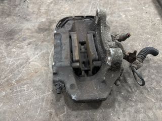 bontott AUDI Q7 Jobb hátsó Féknyereg Munkahengerrel