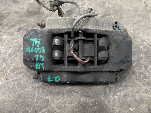 bontott AUDI Q7 Jobb hátsó Féknyereg Munkahengerrel