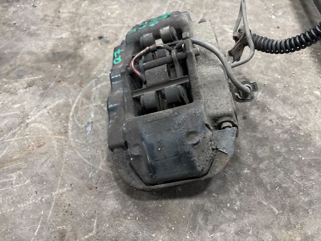 bontott AUDI Q7 Jobb hátsó Féknyereg Munkahengerrel