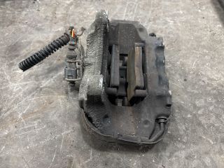 bontott AUDI Q7 Jobb hátsó Féknyereg Munkahengerrel