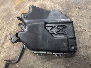 bontott AUDI Q7 Kiegyenlítő Tartály