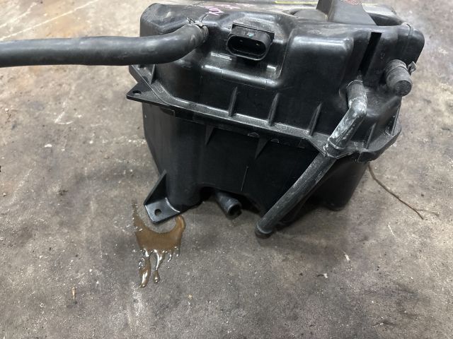 bontott AUDI Q7 Kiegyenlítő Tartály