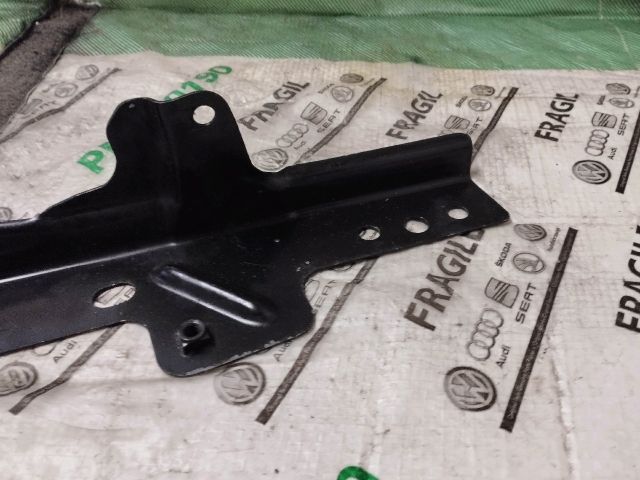 bontott AUDI Q7 Légszűrő Ház Fedél