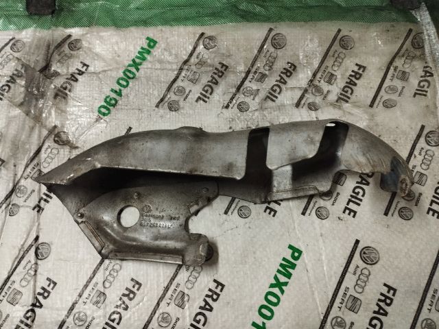 bontott AUDI Q7 Leömlő Hővédő Lemez