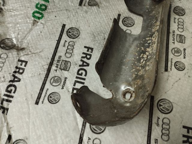 bontott AUDI Q7 Leömlő Hővédő Lemez