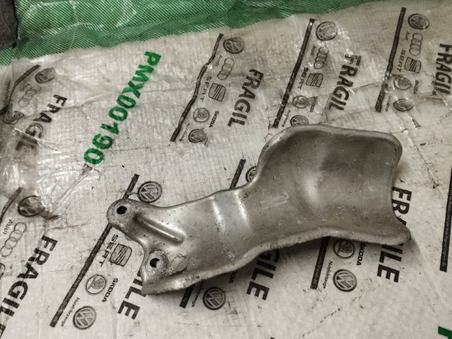 bontott AUDI Q7 Leömlő Hővédő Lemez