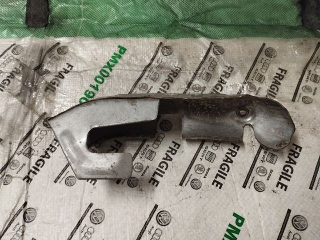 bontott AUDI Q7 Leömlő Hővédő Lemez