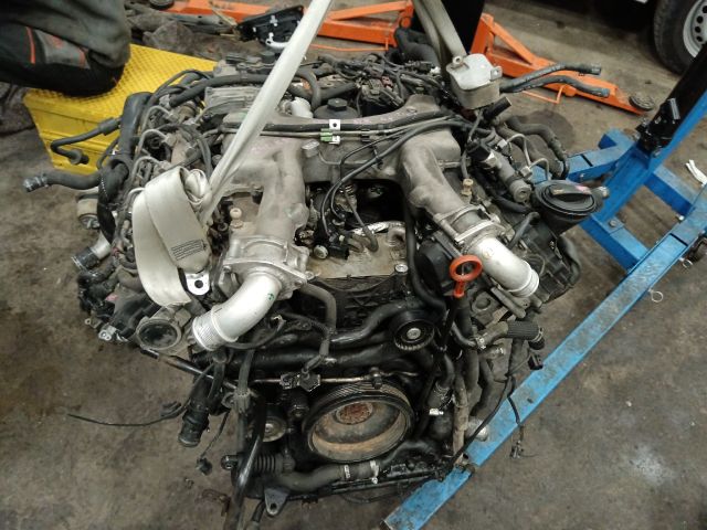 bontott AUDI Q7 Motor (Fűzött blokk hengerfejjel)