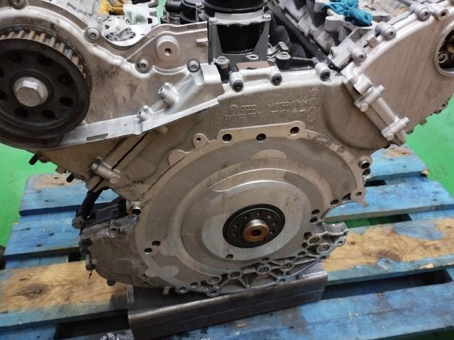 bontott AUDI Q7 Motor (Fűzött blokk hengerfejjel)