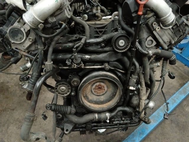 bontott AUDI Q7 Motor (Fűzött blokk hengerfejjel)