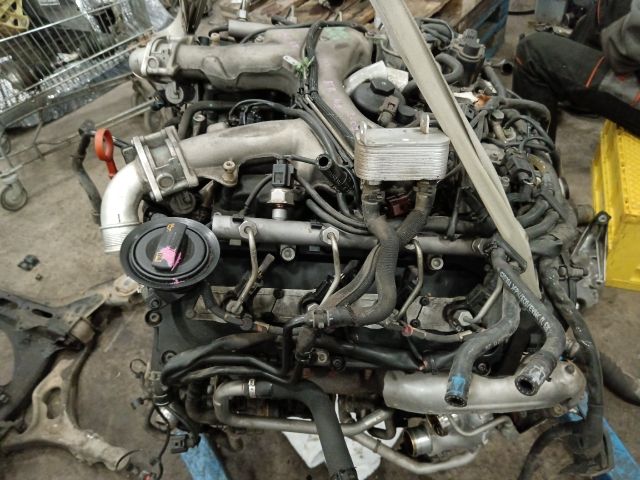 bontott AUDI Q7 Motor (Fűzött blokk hengerfejjel)