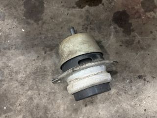 bontott AUDI Q7 Motor Tartó Bak Bal