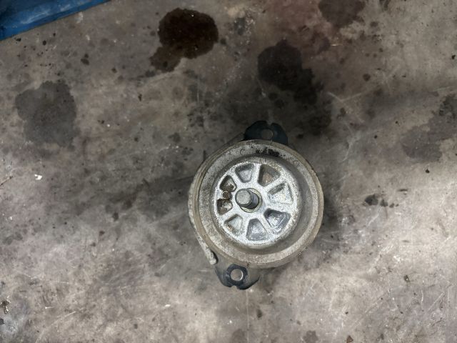 bontott AUDI Q7 Motor Tartó Bak Bal