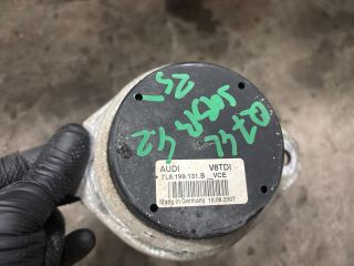 bontott AUDI Q7 Motor Tartó Bak Jobb