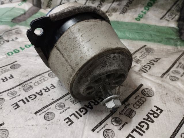 bontott AUDI Q7 Motor Tartó Bak (Pozíciófüggetlen)