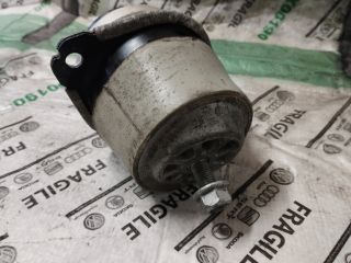bontott AUDI Q7 Motor Tartó Bak (Pozíciófüggetlen)