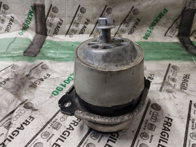 bontott AUDI Q7 Motor Tartó Bak (Pozíciófüggetlen)