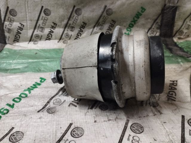 bontott AUDI Q7 Motor Tartó Bak (Pozíciófüggetlen)