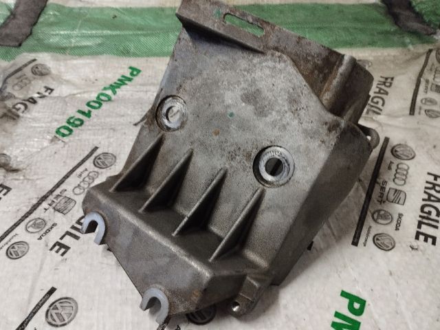 bontott AUDI Q7 Nagynyomású Szivattyú Bak