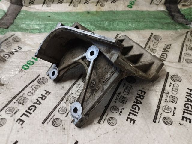 bontott AUDI Q7 Nagynyomású Szivattyú Bak