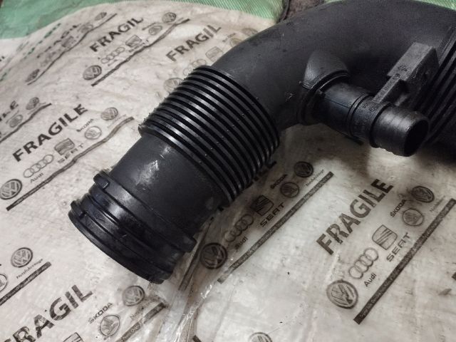 bontott AUDI Q7 Szívó Cső