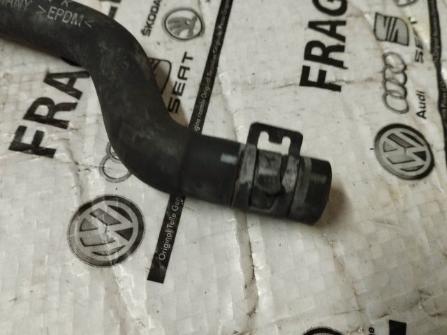 bontott AUDI Q7 Vízcső